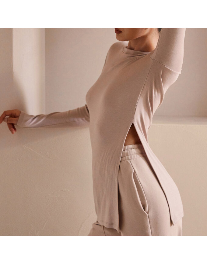 COMFY FOR EVERYDAY SIDE SLIT TOP_T216TP108