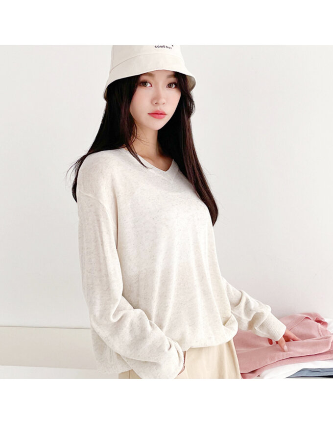 [모델리스트] 카롤 브이넥 니트 (MEMKN020)