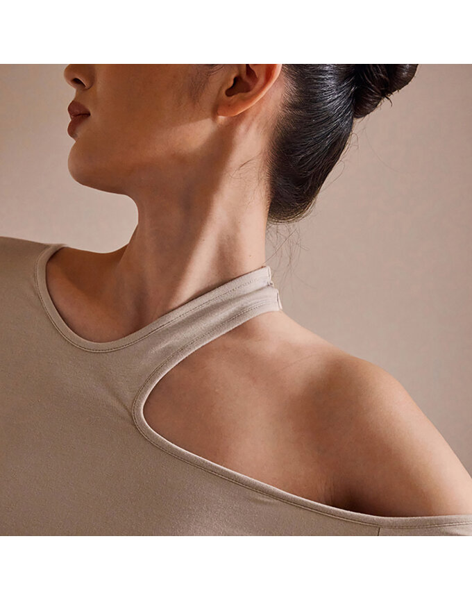 ASYMMETRIC CUT-OUT LONG SLEEVE TOP_T216TP118