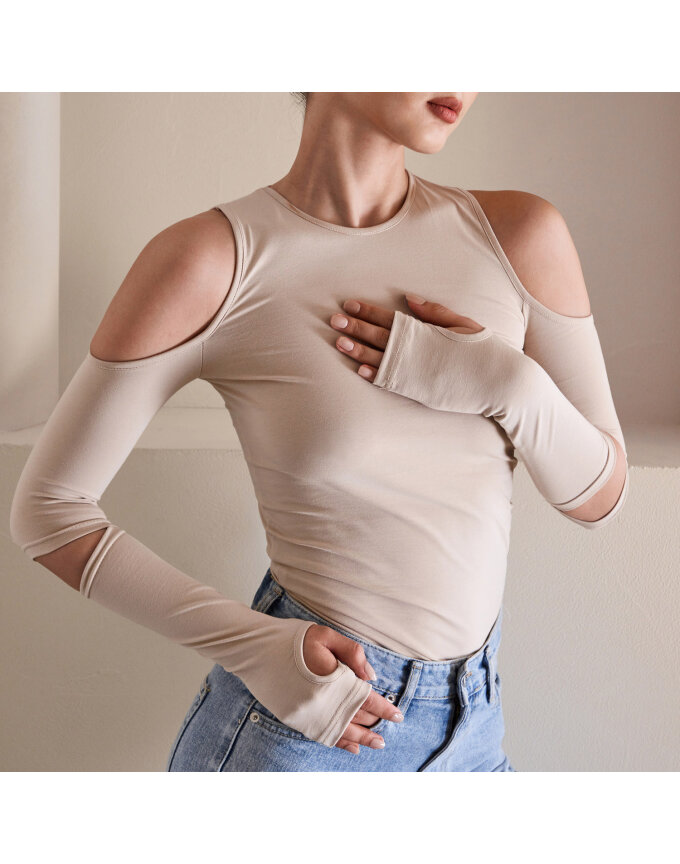 HIGH TENSION CUTOUT SHOULDER TOP_T216TP117