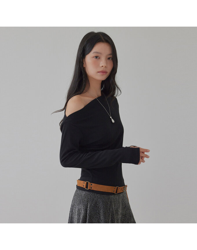 IRREGULAR RIBBED BOAT NECK TOP_T516TP112