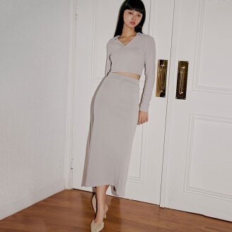 BACK SLIT COMFY LONG SKIRT_T326BT701