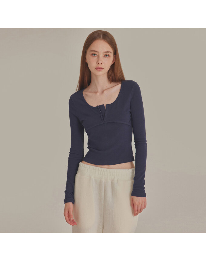 HOOK CLOSURE SCOOP NECK TOP_T426TP122